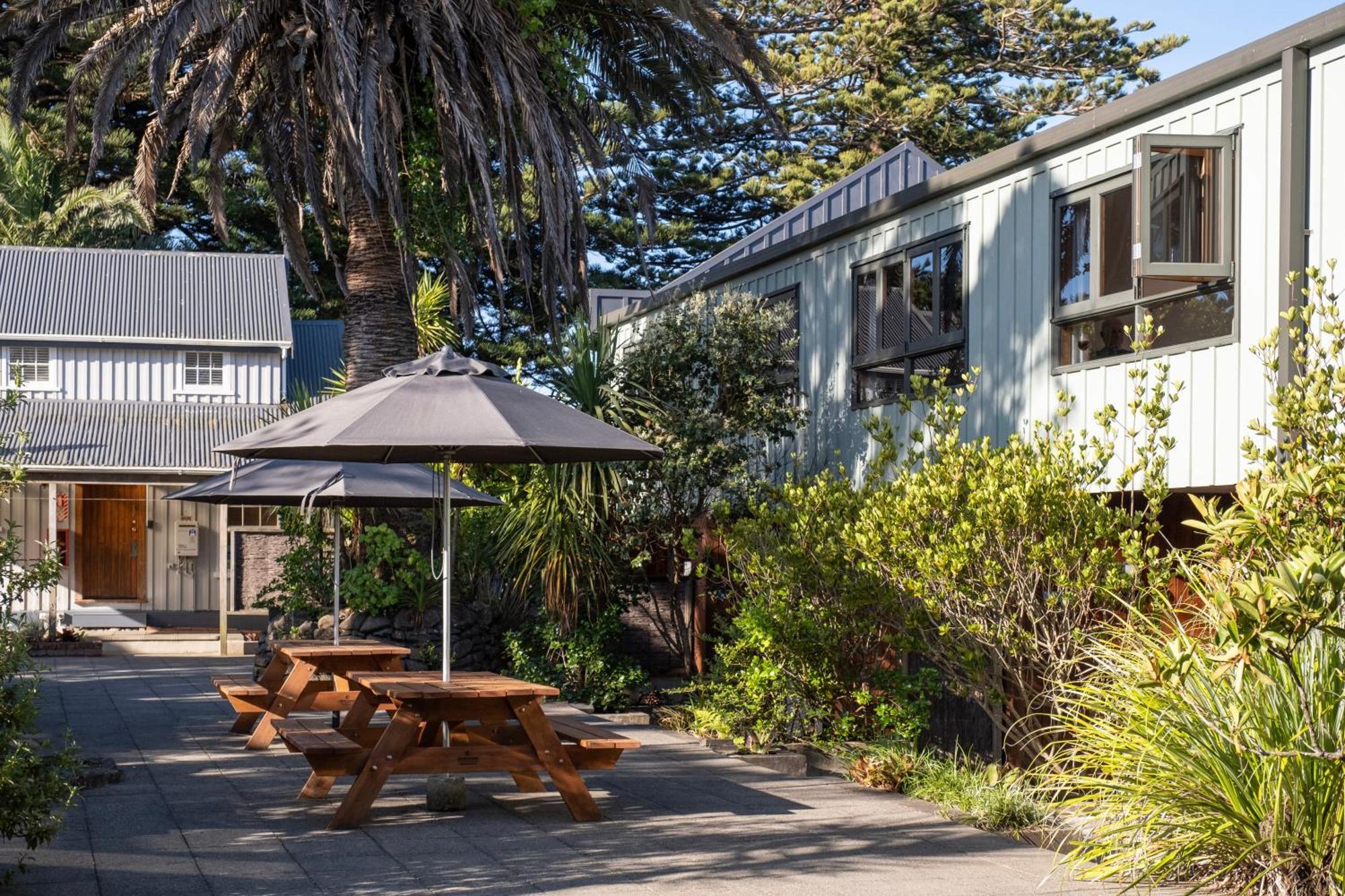 Bow Street Apartments & Cottage Raglan Exterior foto